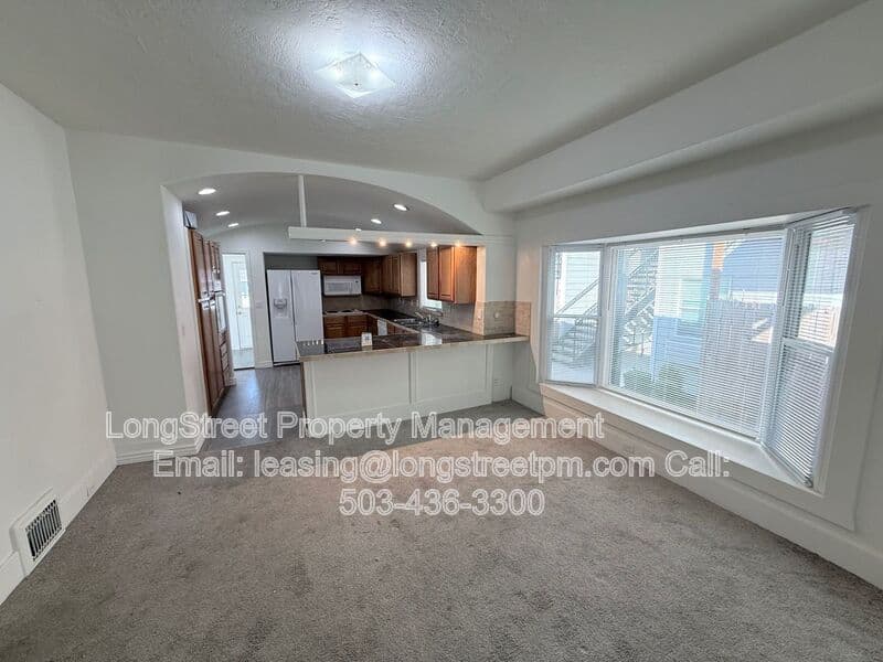 Keizer House: 431 Chemawa Rd N