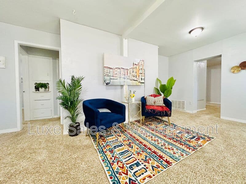 Del City House: 4220 SE 25th St