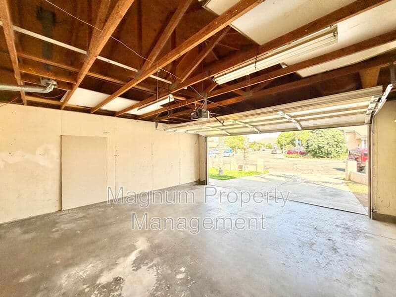 Moreno Valley House: 16309 Silverbirch Rd