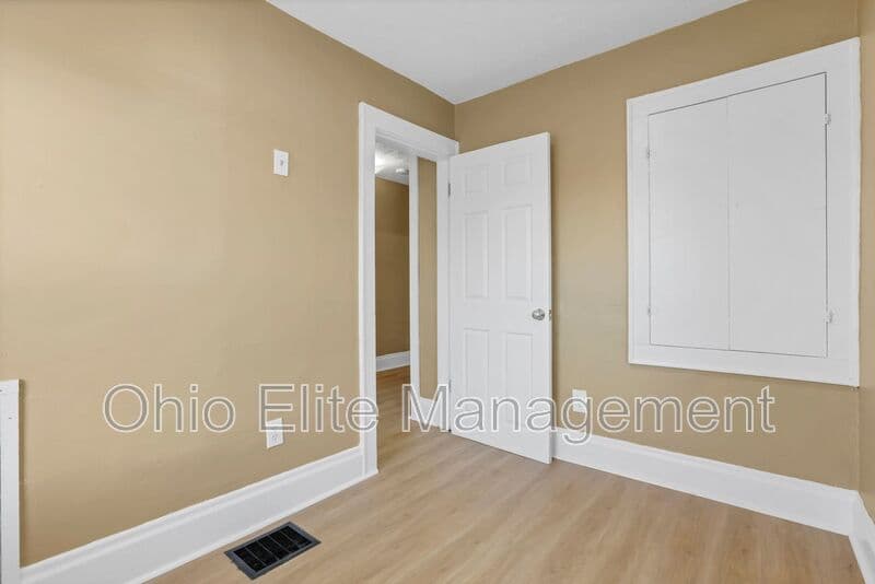 Columbus House: 2545 Sullivant Ave