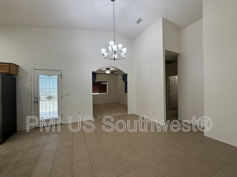 Fort Mohave House: 2060 Mesa Verde Way