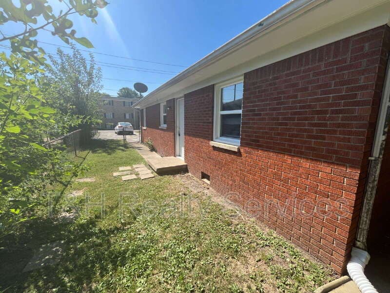 Indianapolis Condo: 6214 Eastridge Drive