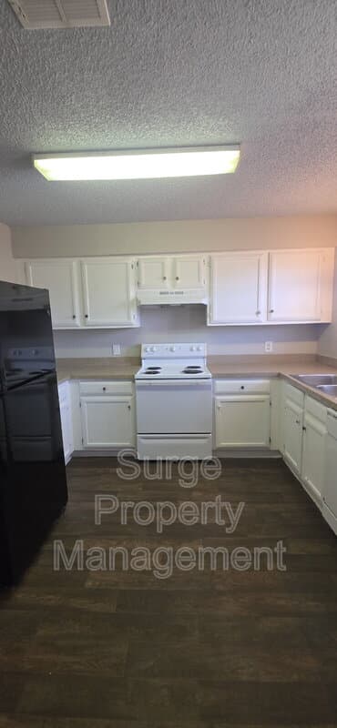 Benbrook Condo: 233 Vista Way