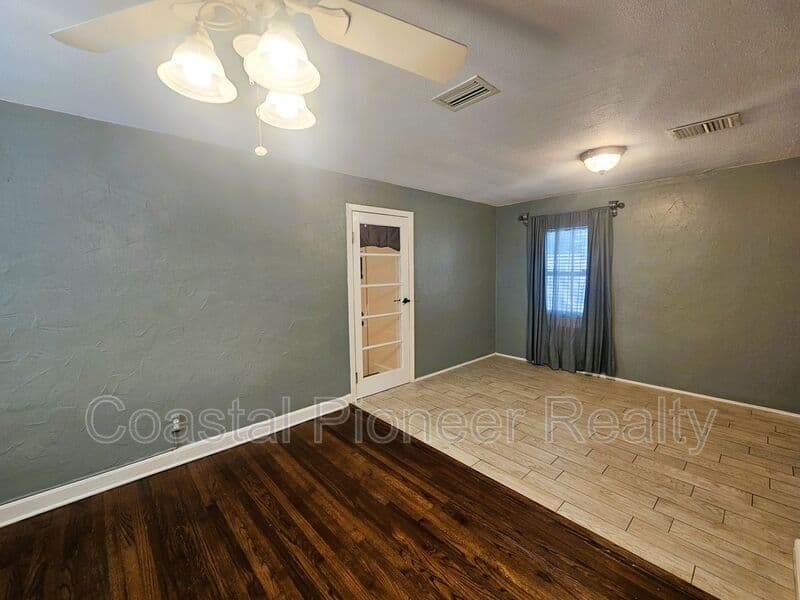 Tampa House: 7301 N 13th St