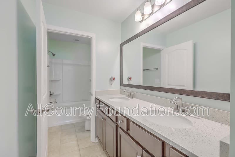 Summerville House: 431 Flat Rock Ln