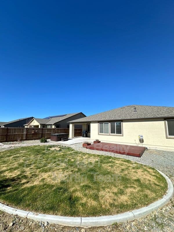 Sparks House: 816 Thacker Pass Dr
