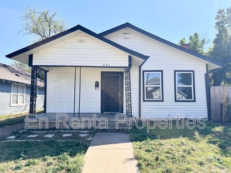 Ft Worth House: 541 Beddell St. W.