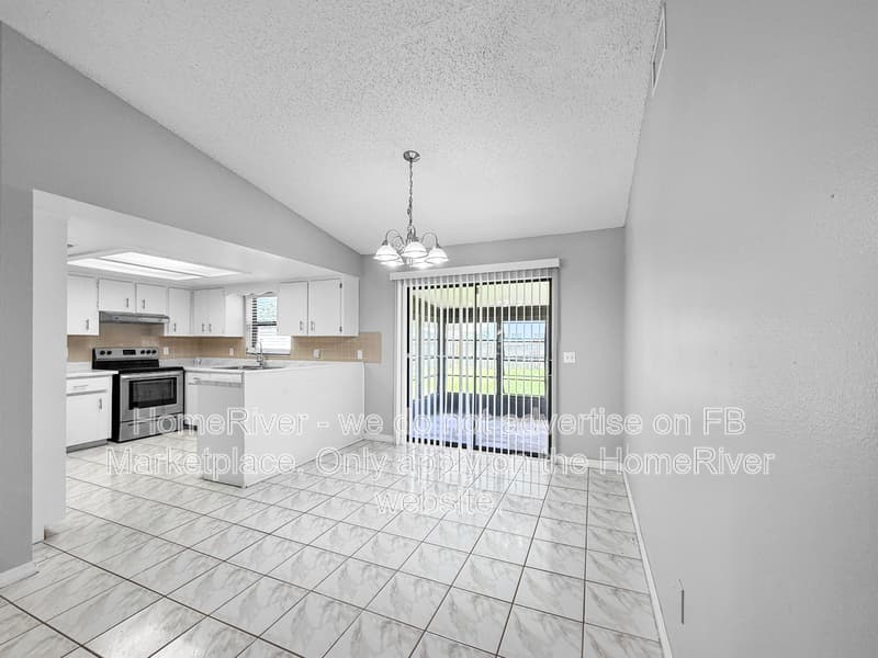 Edgewater House: 2811 Queen Palm Dr