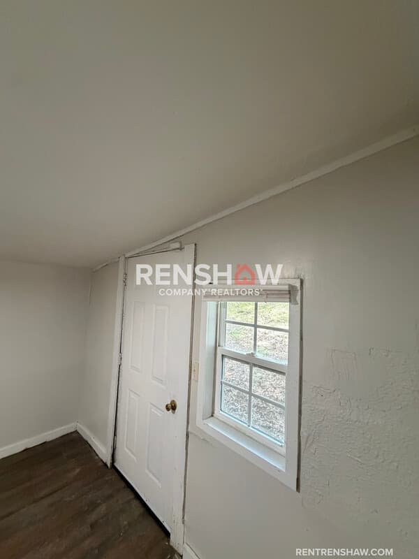 Lexington House: 450 Bedwell St