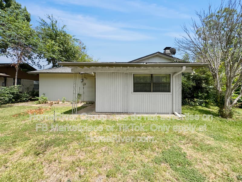 Richardson House: 1319 Wisteria Way