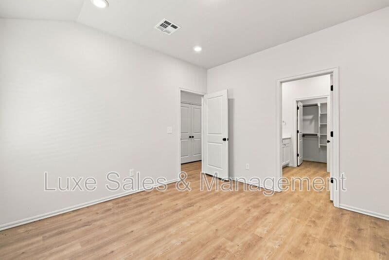 Okahoma City House: 8012 NW 110th Dr.