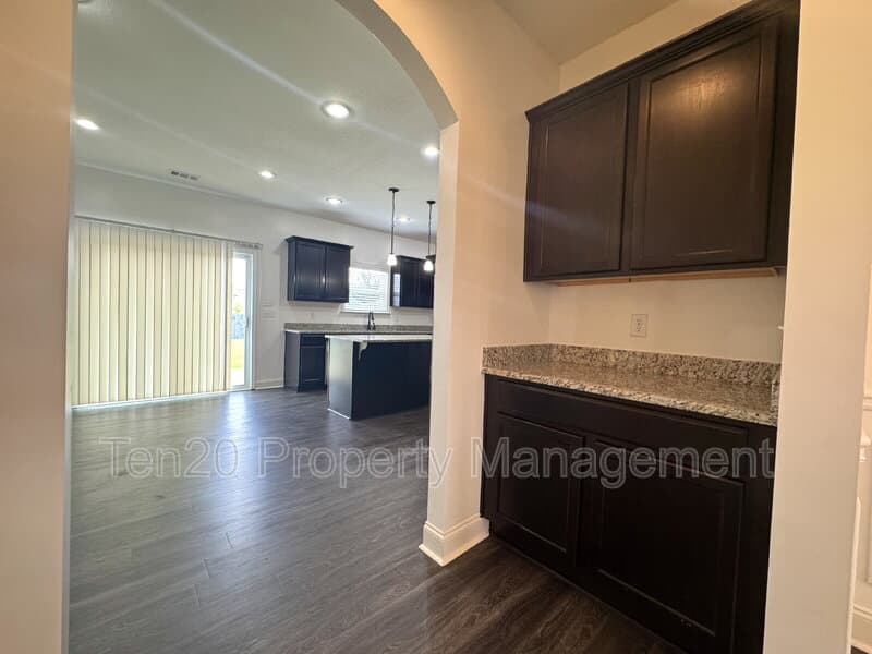 Columbus House: 5037 Lexington Lane