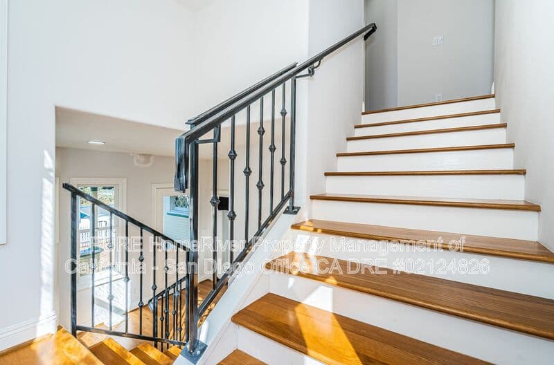San Diego House: 2477 A St