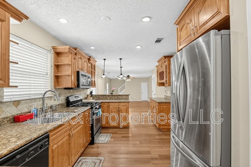 Lithonia House: 1560 Rogers Crossing Dr
