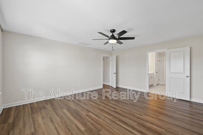 Fuquay-Varina House: 1511 Woodland Knoll Court