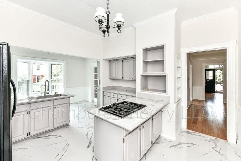Dunn Loring House: 2415 Sandburg St
