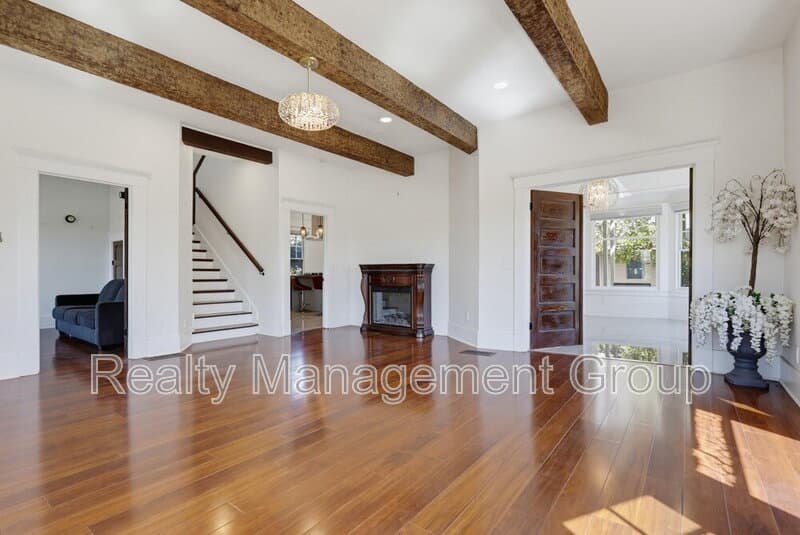 San Diego House: 4469 Cleveland Avenue