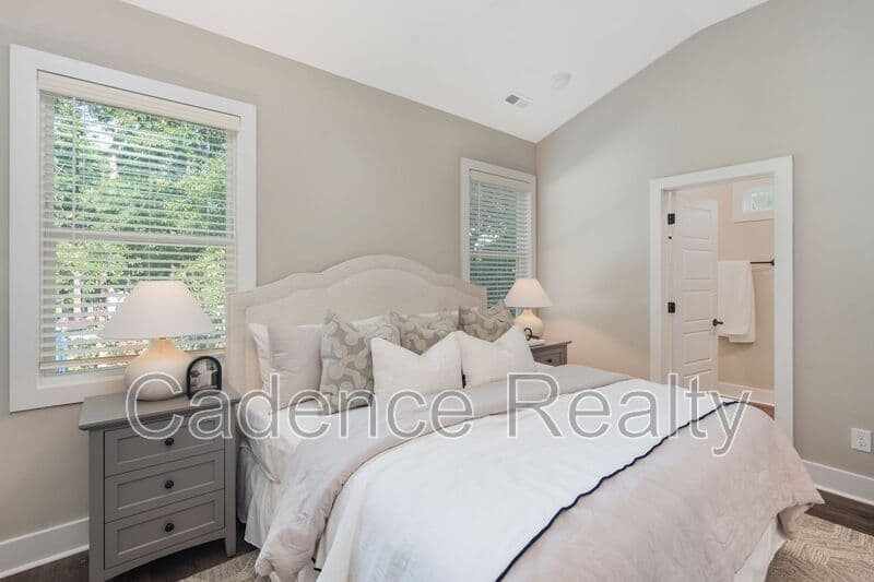 Wilmington House: 1747 Perimeter Loop