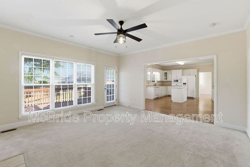 Evans House: 330 Gardenia Drive