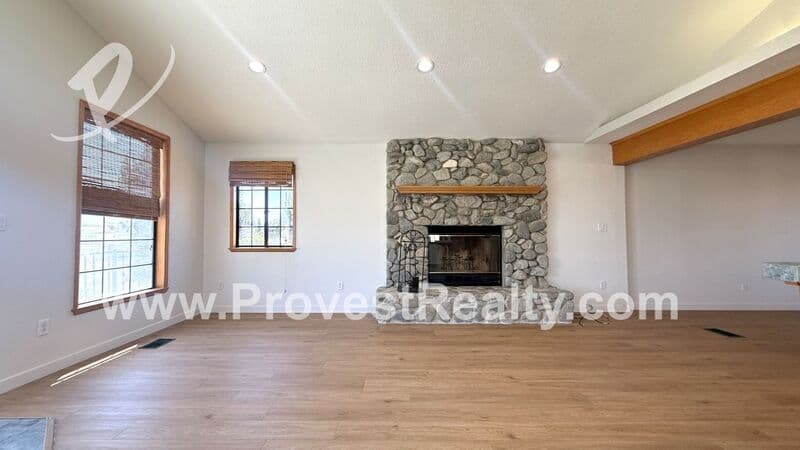 Victorville House: 13043 4th Ave