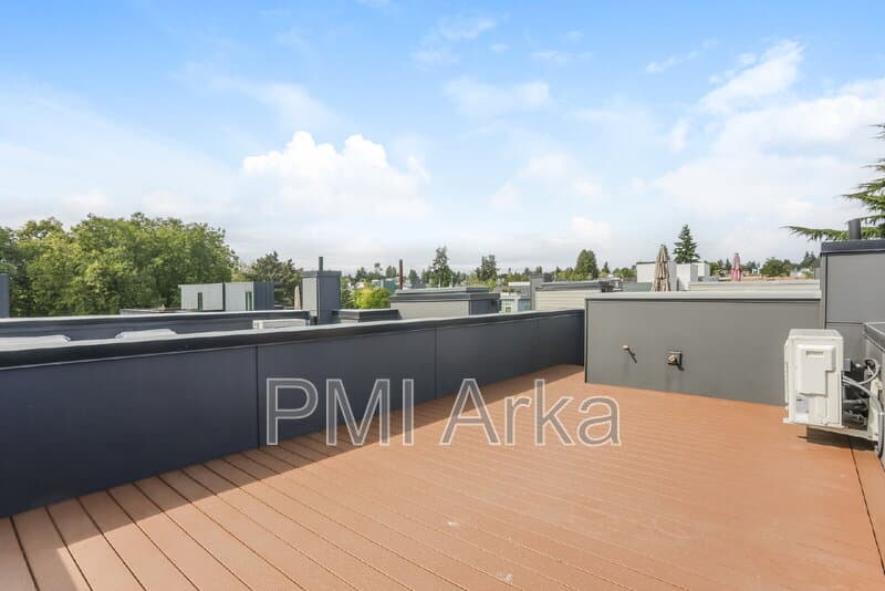 Seattle Townhome: 2441 NW 61st St