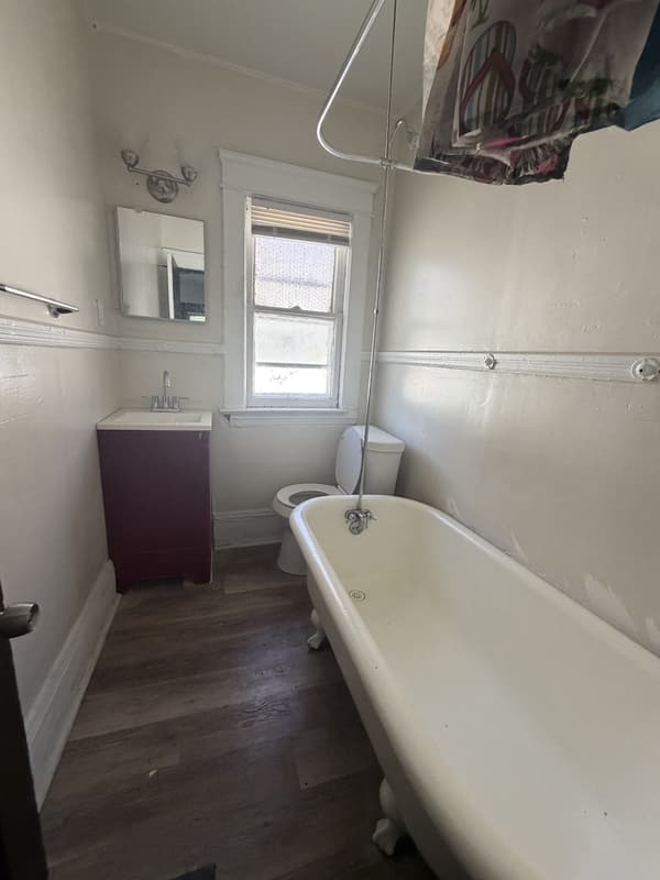 Cleveland Condo: 2912 East 102nd Street - Upstairs