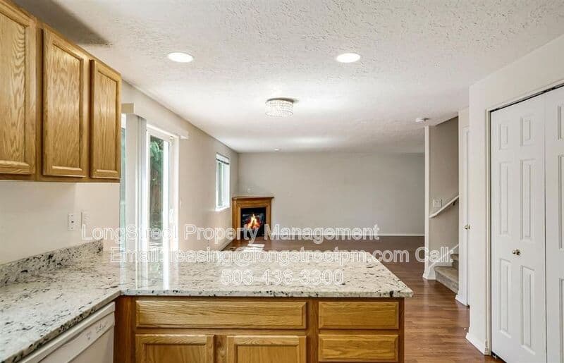 Adair Village House: 332 NE Carmen Pl