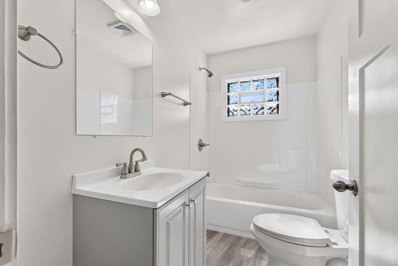 Columbus House: 2823 Sullivant Ave