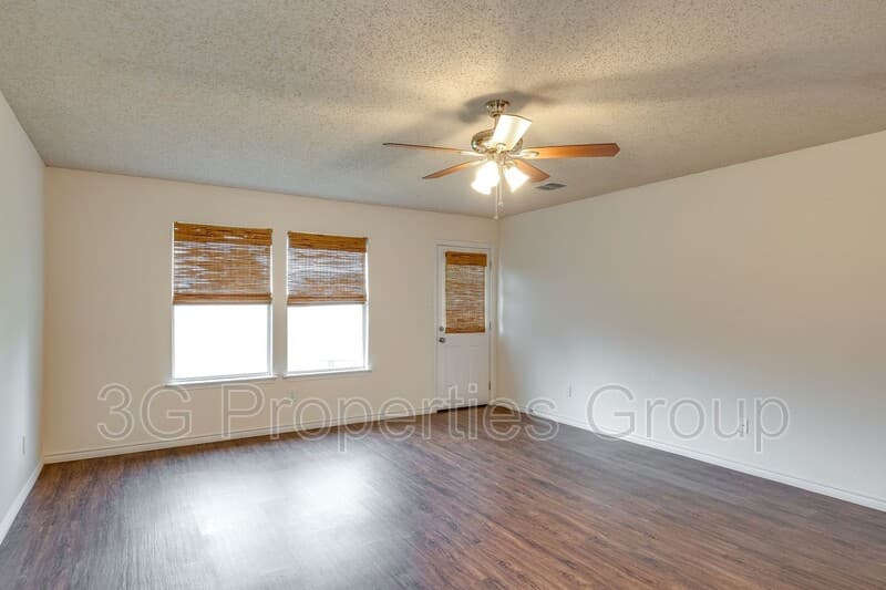 Little Elm House: 1561 Knottingham Drive