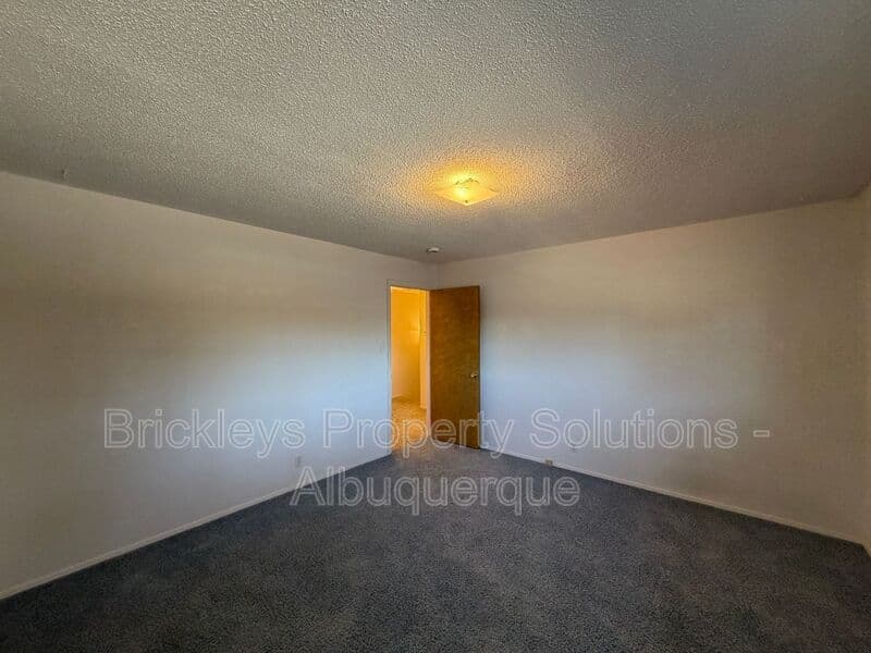 Albuquerque House: 7121 Edwina Ave NE