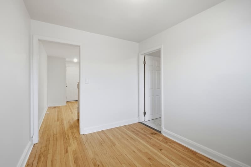 Baltimore Townhome: 3770 Ravenwood Avenue