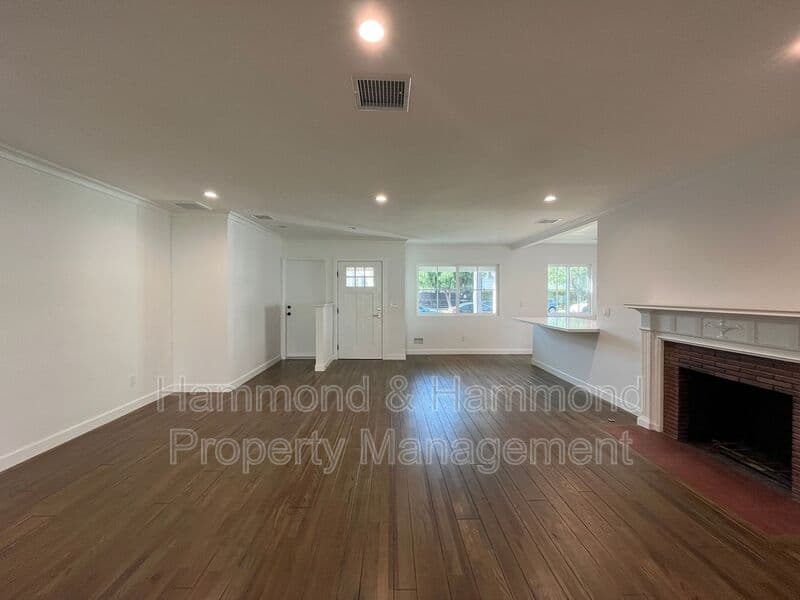 Sherman Oaks House: 13607 Huston St.