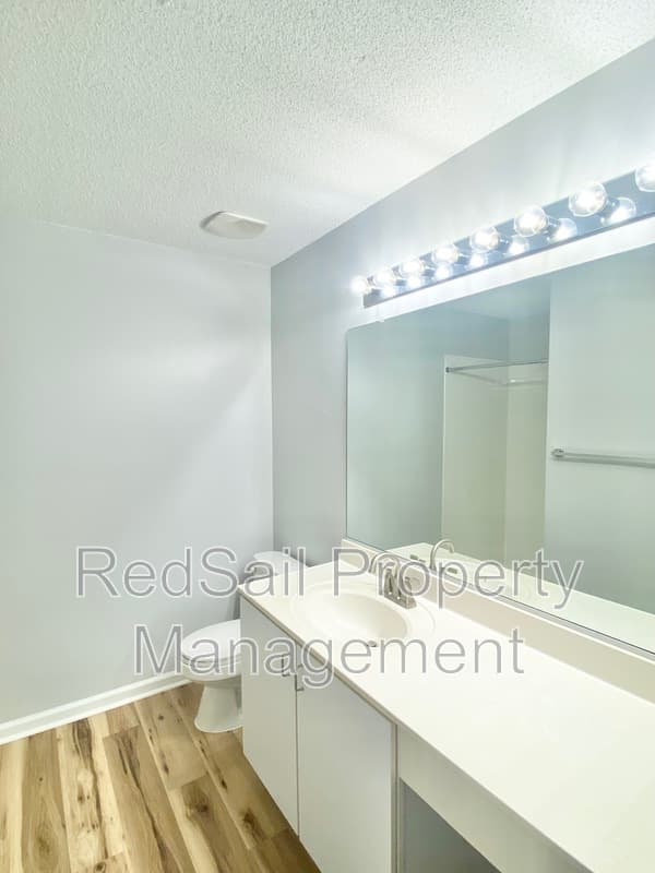 Williamsburg House: 305 Settlement Dr