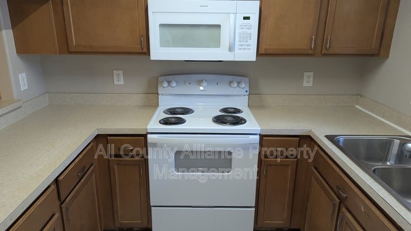 Zephyhills Townhome: 37549 Daliha Terrace