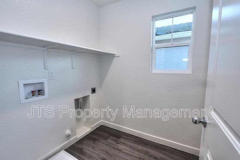 Roseville House: 2049 Shady Tree Circle