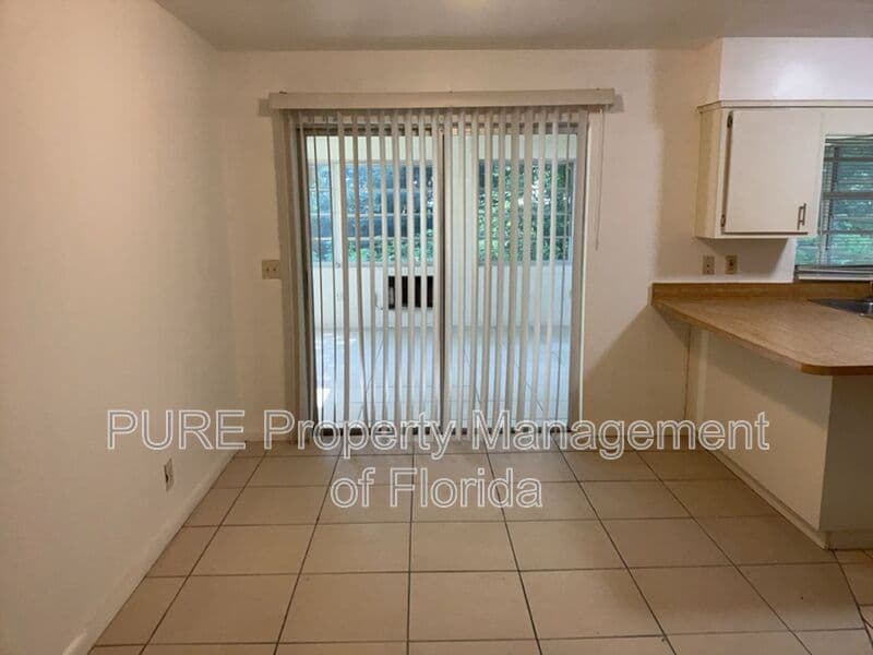 Ocala House: 5714 SE 4th Street