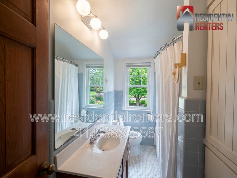 Bay View House: 2913 E Rhode Island Avenue