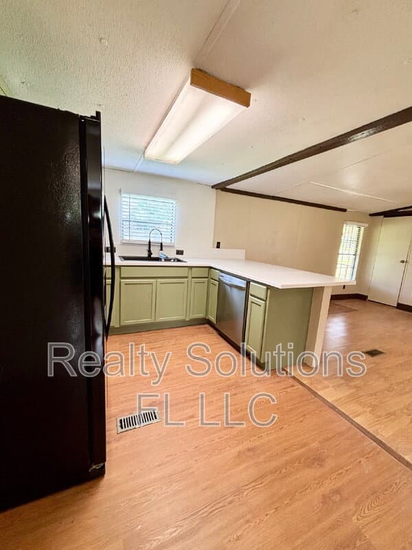 Clermont House: 15518 Lake Apopka Road