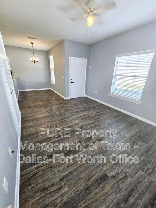 Grapevine Apartment: 400 Glade Road