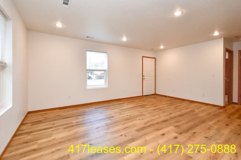 Springfield House: 2618 N Pierce Ave