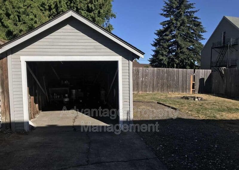 Corvallis House: 230 NW 13th St