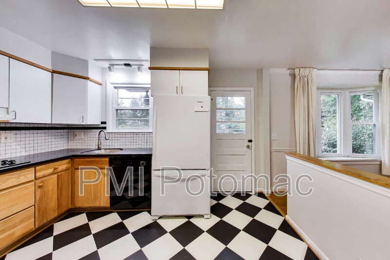 College Park House: 3510 Marlbrough Way