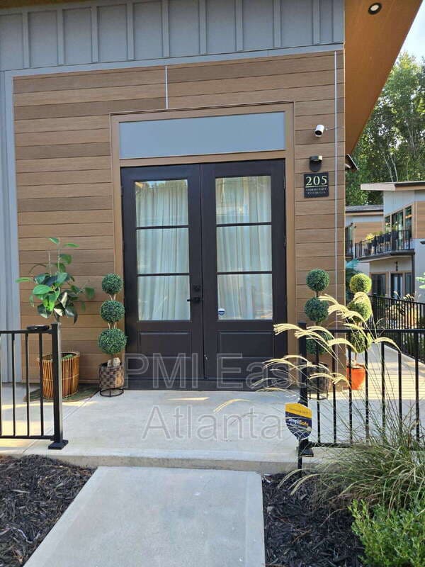 Union City House: 6305 Shannon Parkway South
