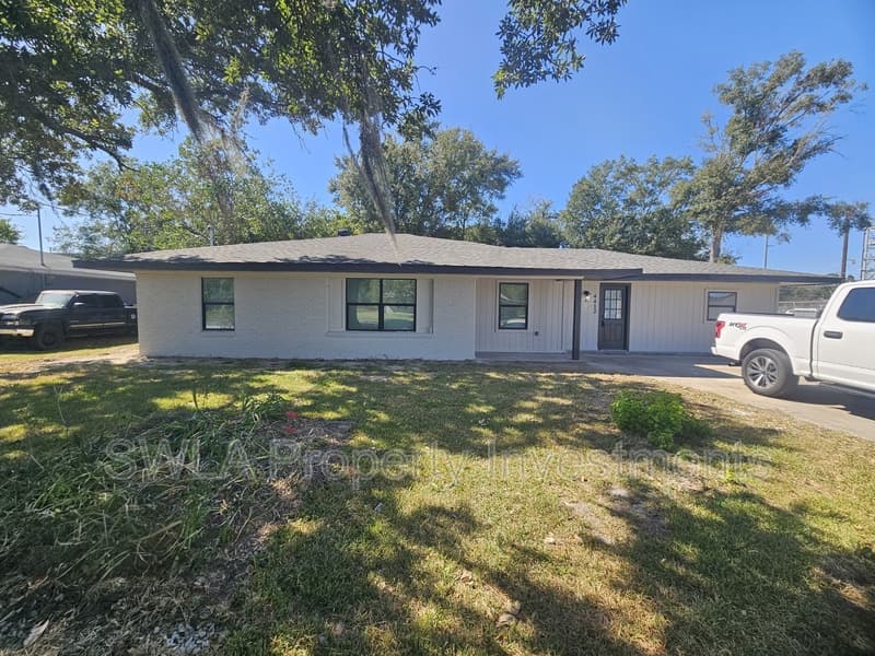 Lake Charles House: 4412 Louisiana Avenue