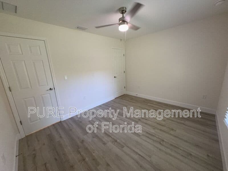 Ocala House: 11165 NW 7th Street