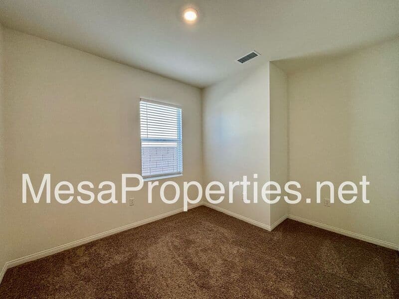 Victorville House: 10691 Sea Ace Place