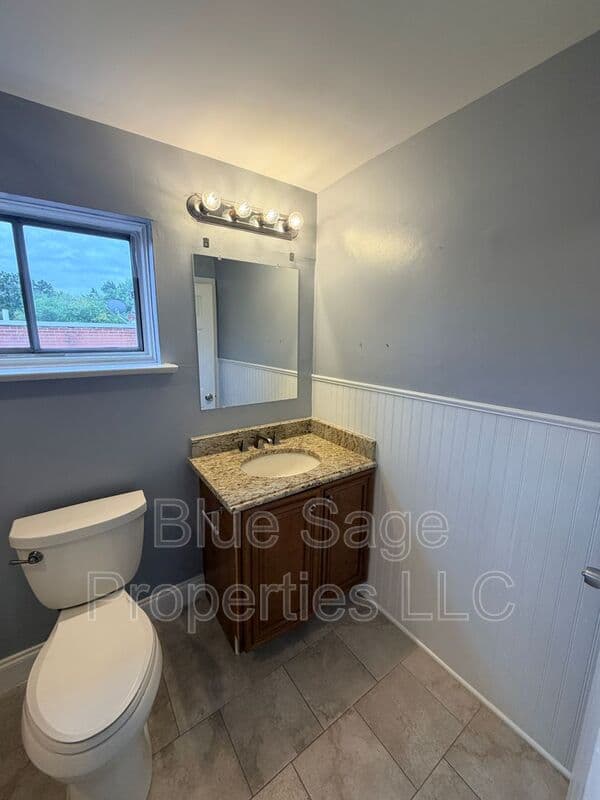 Folcroft Townhome: 2118 Valleyview Dr