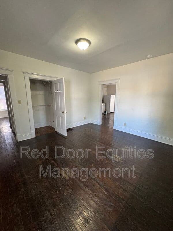 Lancaster House: 136 W Walnut St