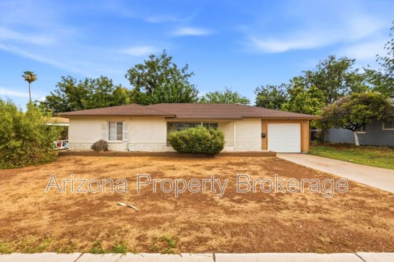Phoenix House: 4640 E. Oak St.
