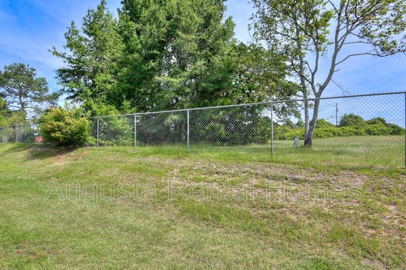 Thomson Townhome: 104 Canary Street
